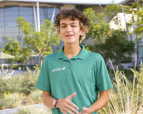 Michael Vaquilar giving a guided campus tour